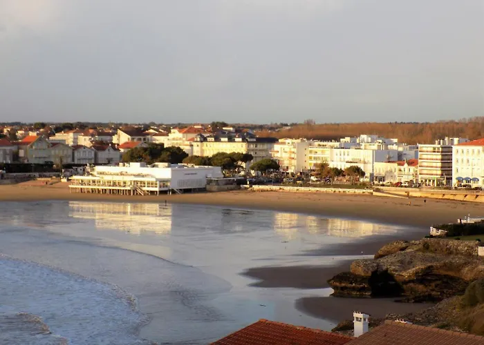 - Pleine Vue Pour Cet Classe 2 Etoiles - Les Tamaris Royan