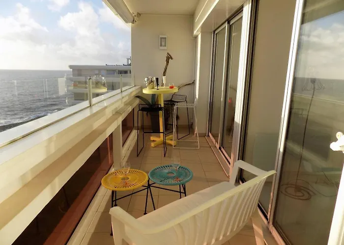 - Pleine Vue Pour Cet Classe 2 Etoiles - Les Tamaris * Royan